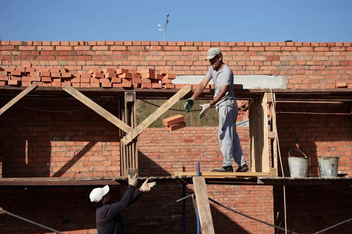    Николай Цыбин оценил ход строительных работ на 6 объектах в Курске