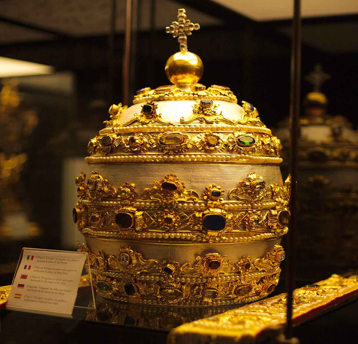 Источник: https://www.rommalanders.com/wp-content/uploads/2017/05/Schatzkammer-des-Petersdoms-im-Vatikan.jpg