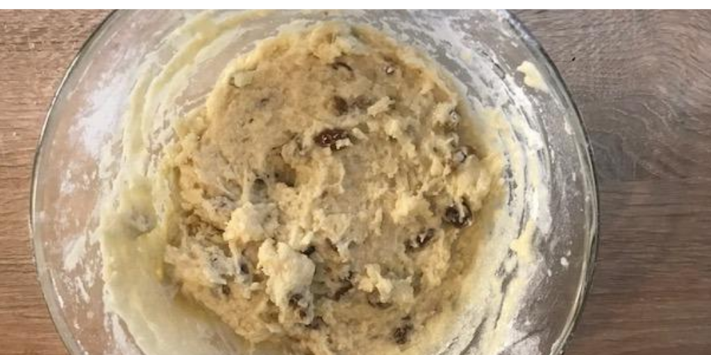 Замесить тесто дать постоять 5 минут