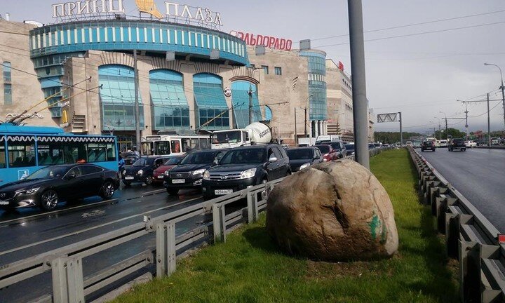 Точка москва. Самая высокая точка Москвы теплый стан. Камень теплый стан. Теплостанская возвышенность камень. Принц Плаза парковка.