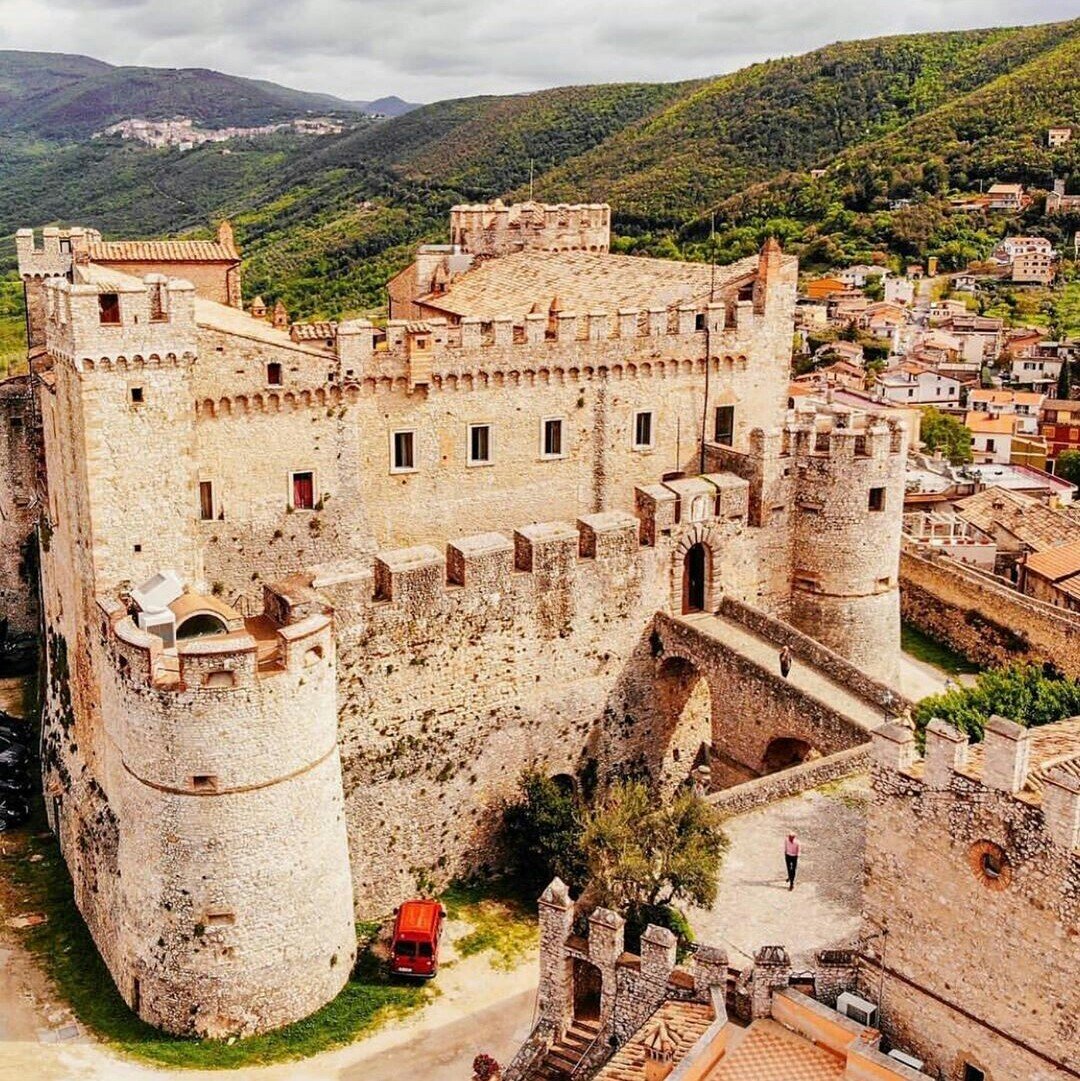 Замок урсино италия