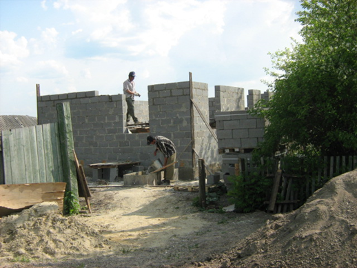 Горы песка, ПГС и т.п. И! Стройка!