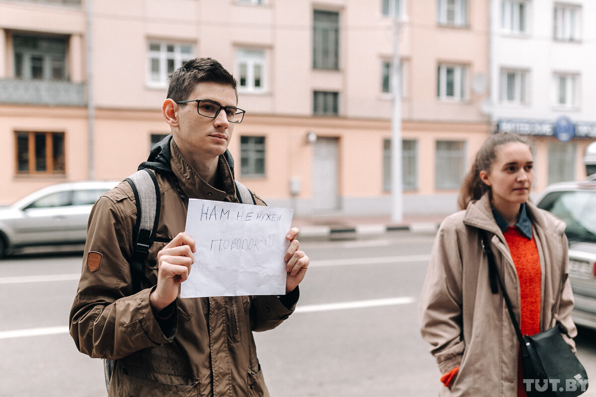 Правда 34. Студенты Витебской ветеринарной Академии протесты. Выборы для парня. Студенты выходят на крыльцо.