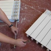 Довольно часто у жителей квартир и частных домов возникает проблема – постоянно чувствует недостаток тепла, несмотря на систематическую подачу нагретого теплоносителя. Это вызывает большой дискомфорт.