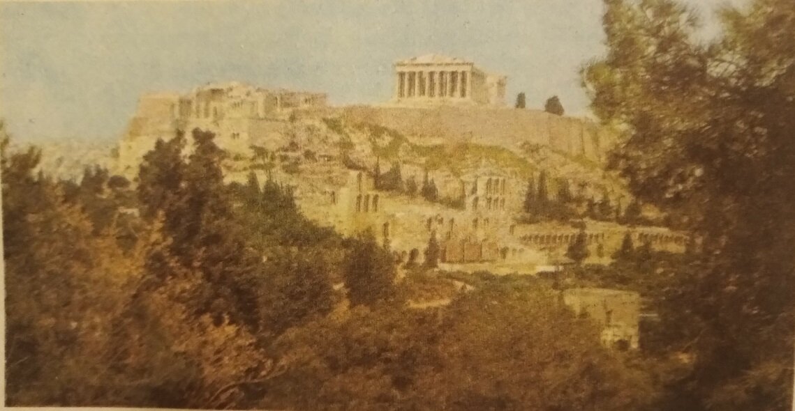 Так выглядит афинский Акрополь сейчас. По его развалинам мы можем представить себе, каким он был во времена древних греков. 