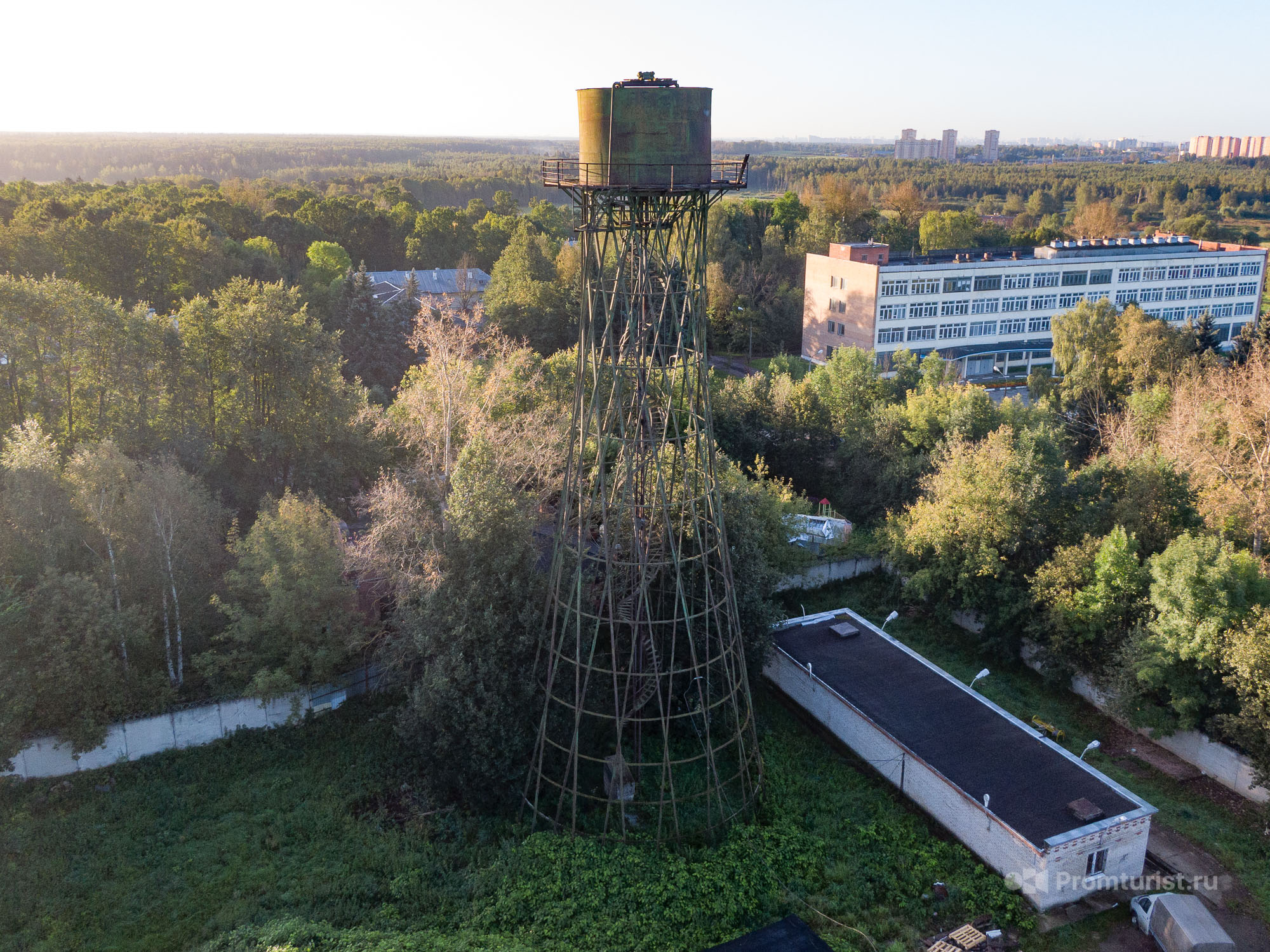 Нашёл самолёт АН-2 на детской площадке (для игр) и башню Шухова (есть координаты) ???7