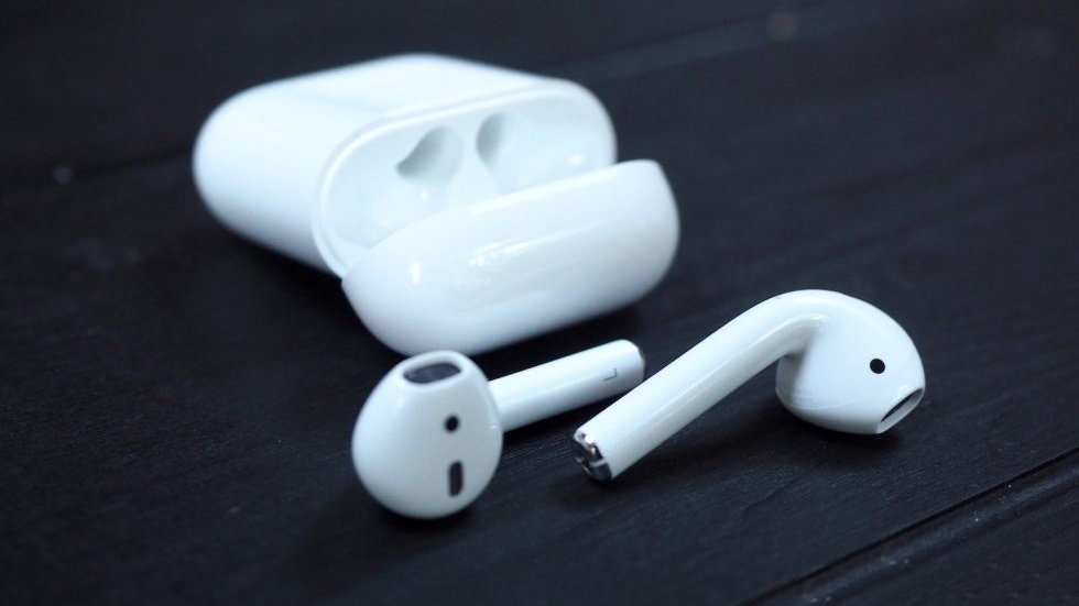 Apple AirPods.