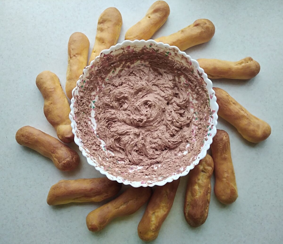 Готовый масляный крем для эклеров.