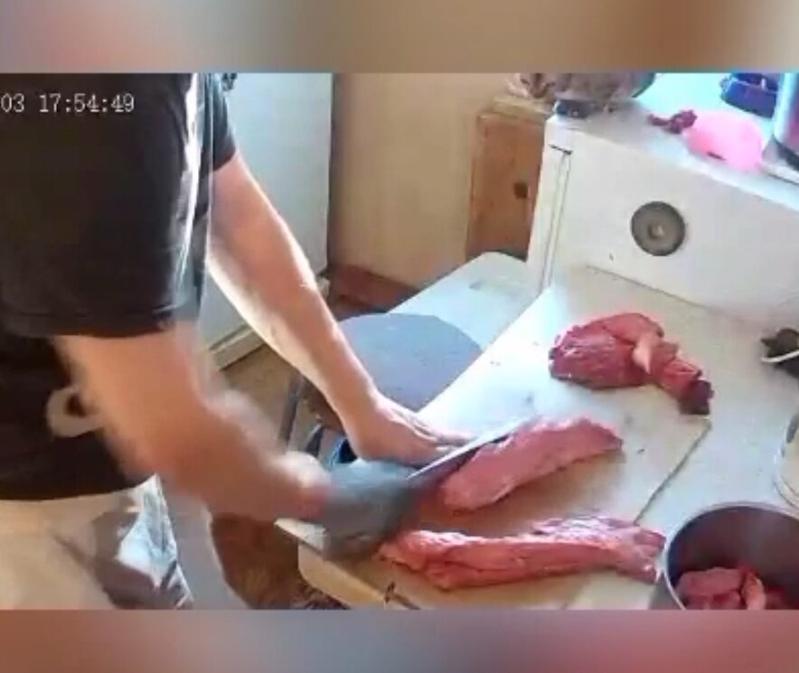 2. Нарезаем длинными полосками.