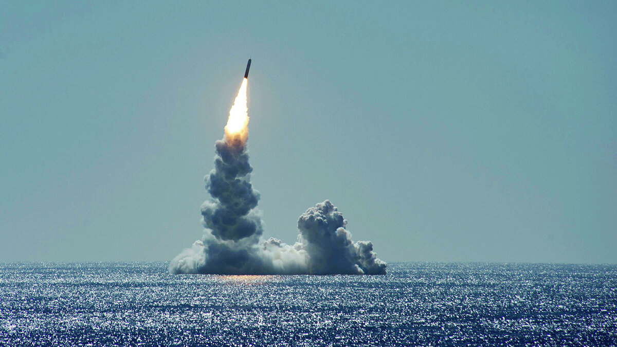 Запуск баллистической ракеты Trident II (D5LE). Фото взято из открытых источников
