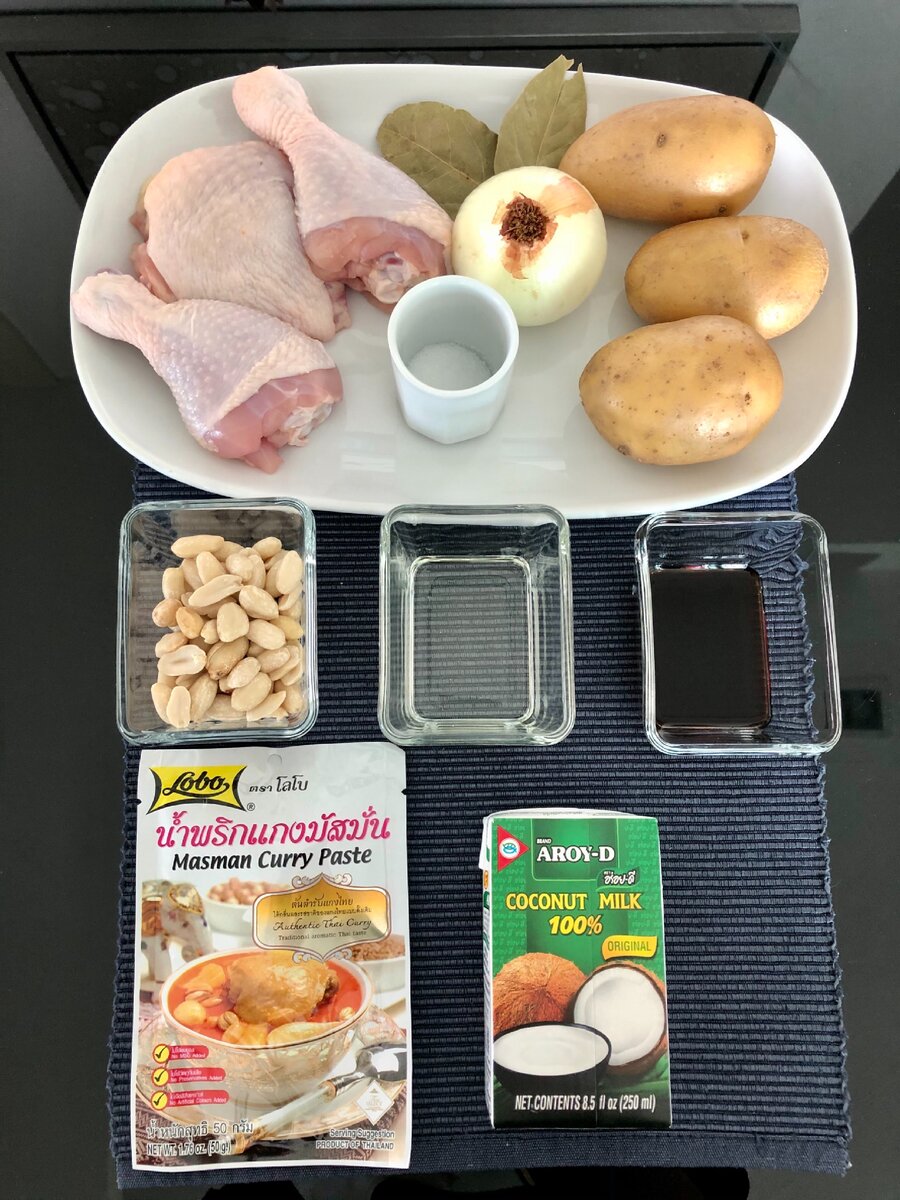 Кокосовое молоко и пасту массаман продают в крупных супермаркетах и интернет магазинах