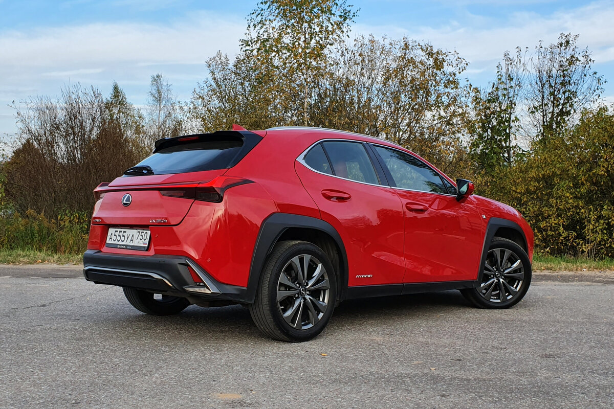 Чем удивил гибридный Lexus UX 250h? | CarExpert.ru | Дзен