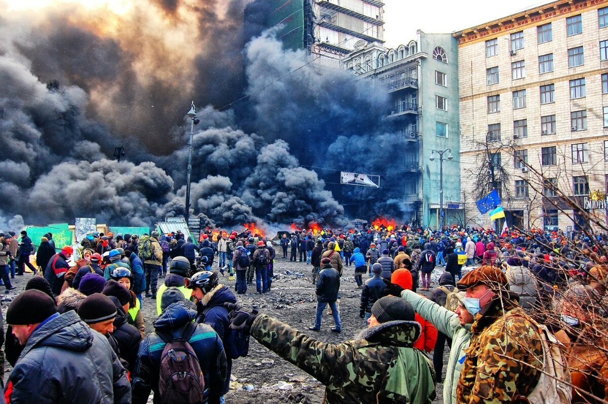 Украинской политической. Майдан на Украине в 2014. Киев 2014. Евромайдан революция достоинства Украина 2013-2014 годы. Майдан Украина 2013.