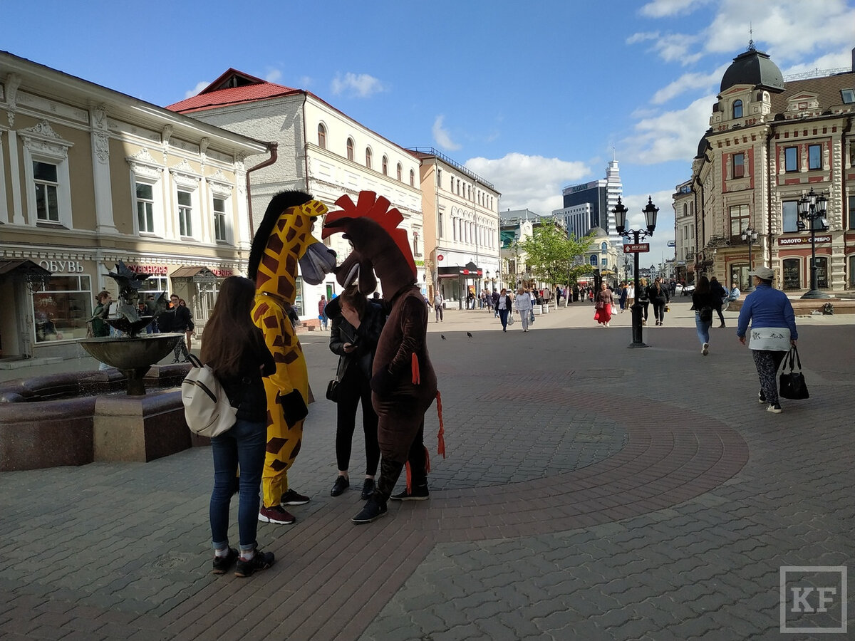 Вот такие доставучие аниматоры ходят на улицах Москвы и Питера.