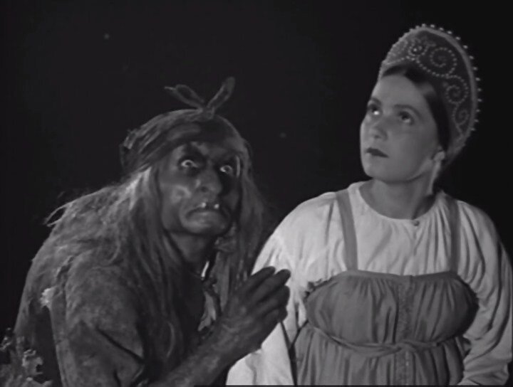 Милляр в роли Бабы Яги в "Василисе Прекрасной"