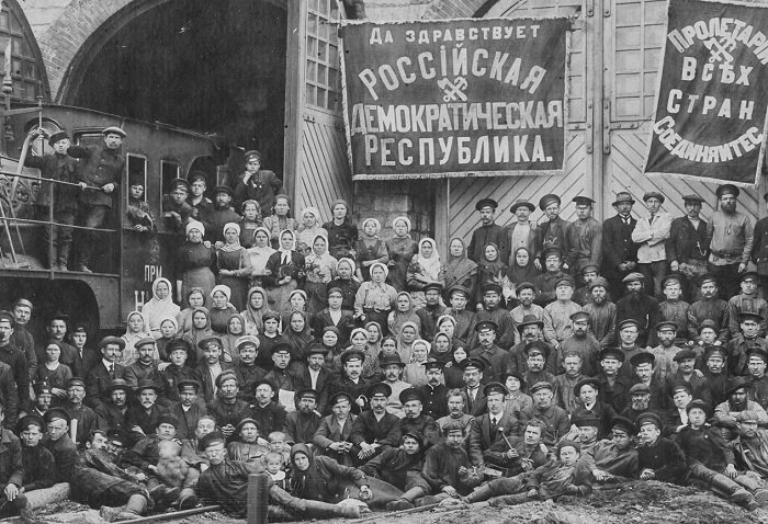 Увольнение рабочих на путиловском заводе. Путиловский завод революция 1917. Путиловский завод 1905. Забастовка на Путиловском заводе 1917. Путиловский завод 1905 год