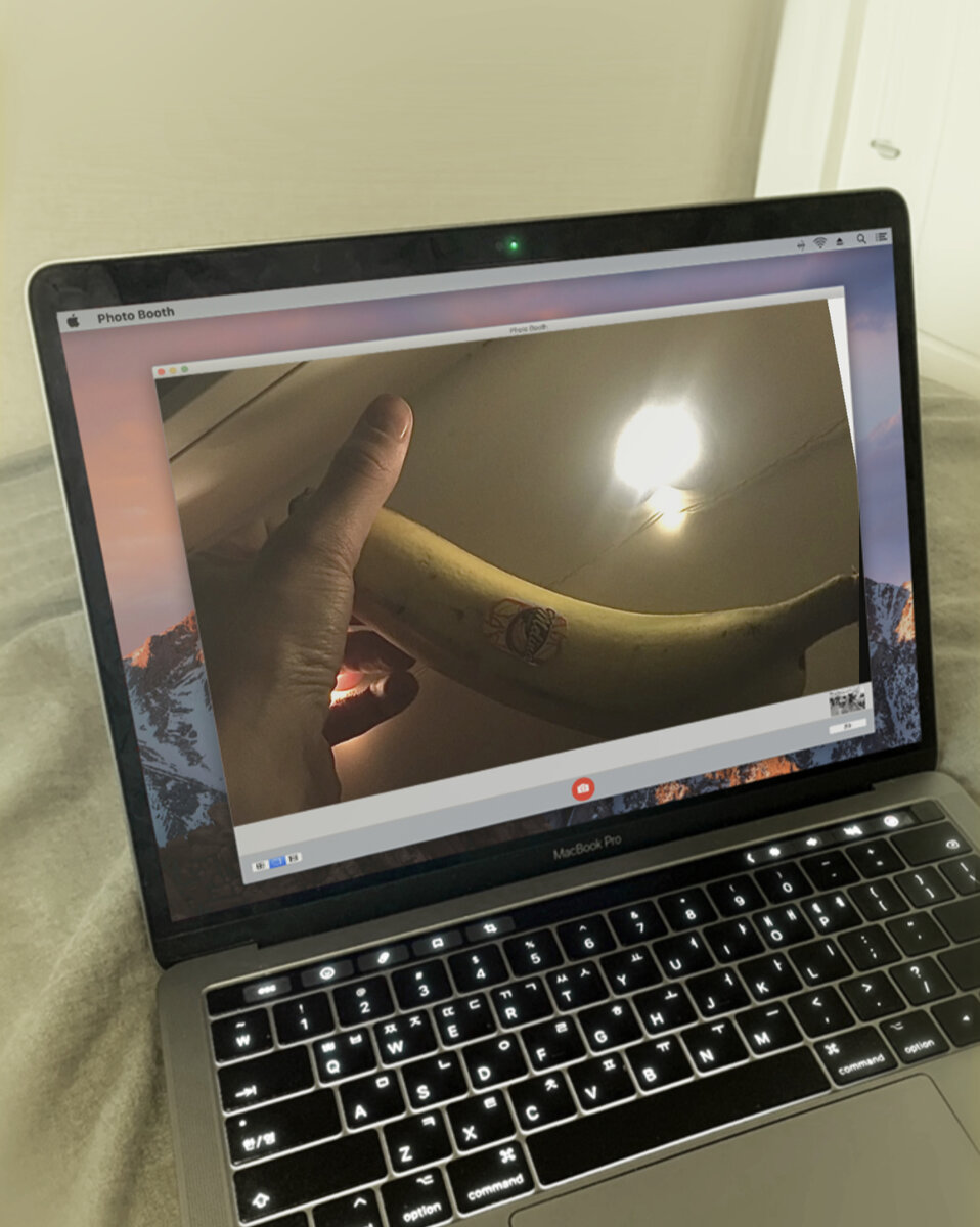 Фото моего банана на MacBook Pro