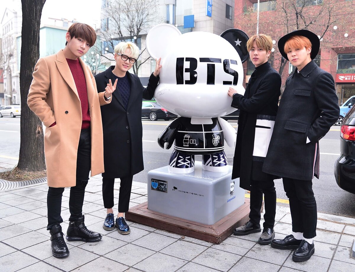 Bts seoul. Южная Корея БТС. Дом БТС В Корее. Корея Сеул БТС. БТС В Корее на улице.