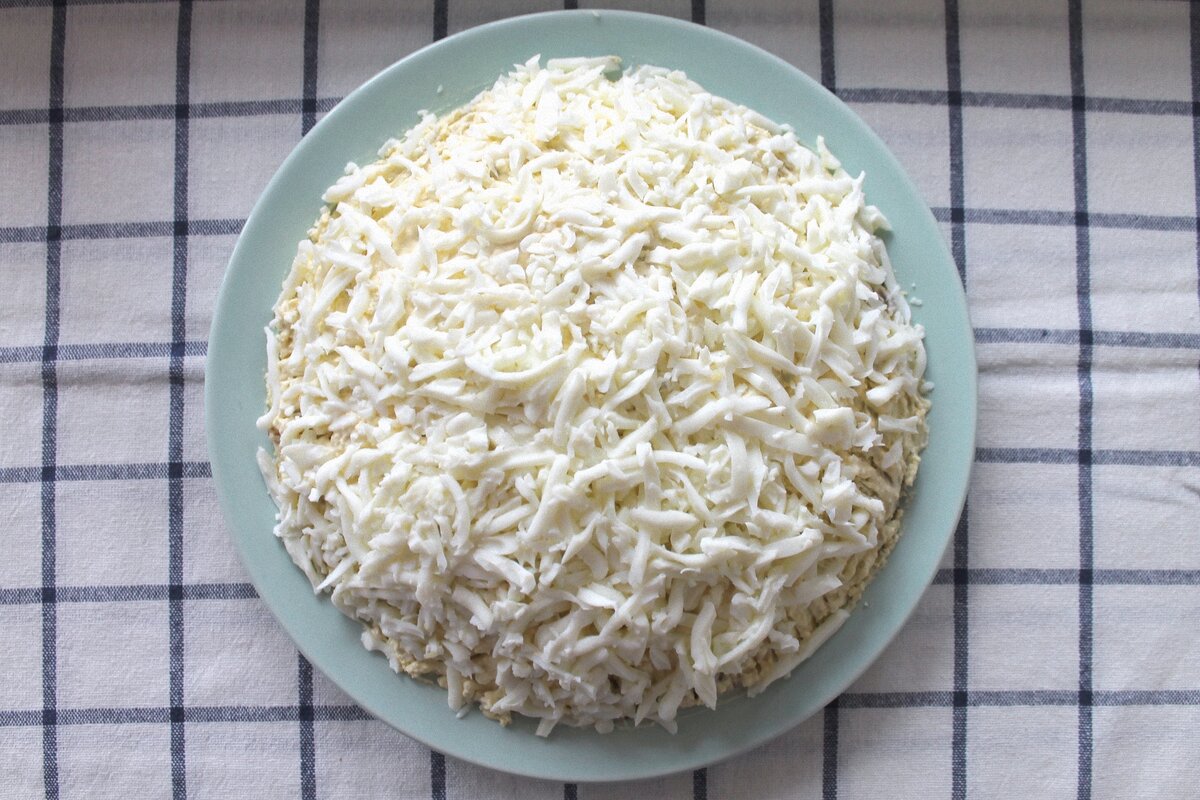 Готово. Даём пропитаться пару часов в холодильнике и подаем к столу