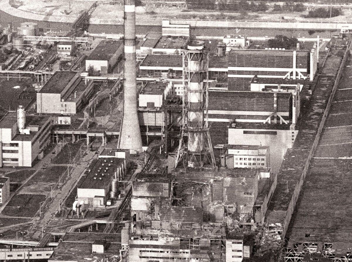 Чернобыль апрель 1986. Чернобыль ЧАЭС 4 энергоблок взрыв. 4 Энергоблок ЧАЭС 1986. Чернобыль 4 энергоблок 26 апреля 1986. Чернобыль взрыв атомной станции 1986.
