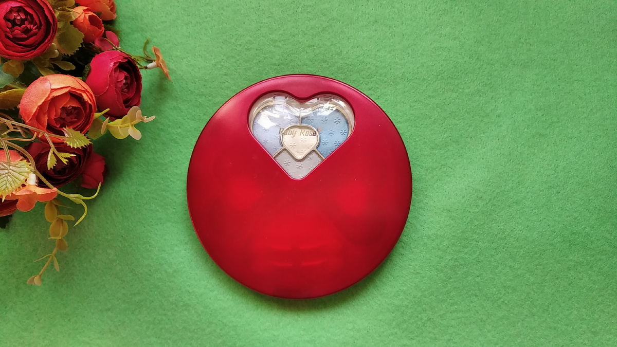 Тени для глаз с шелковистой текстурой, которые ровно ложатся и легко растушевываются