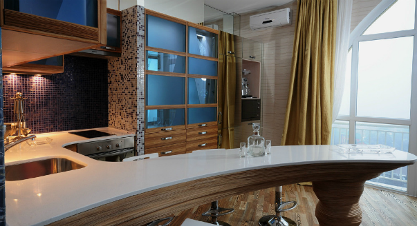 Стол и барная стойка для кухни в «нордическом» проекте дизайнера Елены Кулишовой. Фотограф: Сергей Поликарпов.