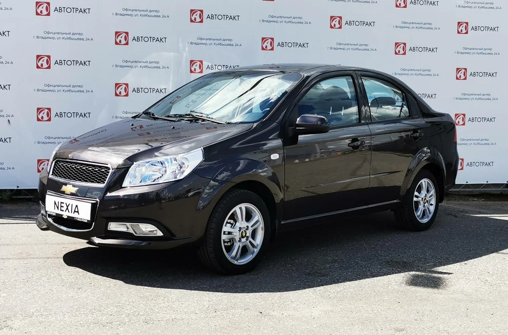 Раньше этот автомобиль назывался Chevrolet Aveo. Теперь это Nexia. Внешний вид выдает возраст модели