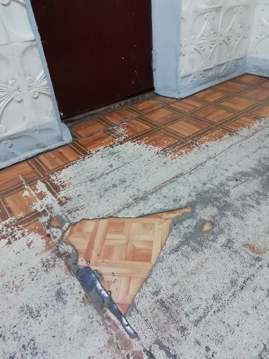 Нищета лезет из всех углов. . Наша поликлиника.. На приёме сидела шесть часов.. Фото автора. 