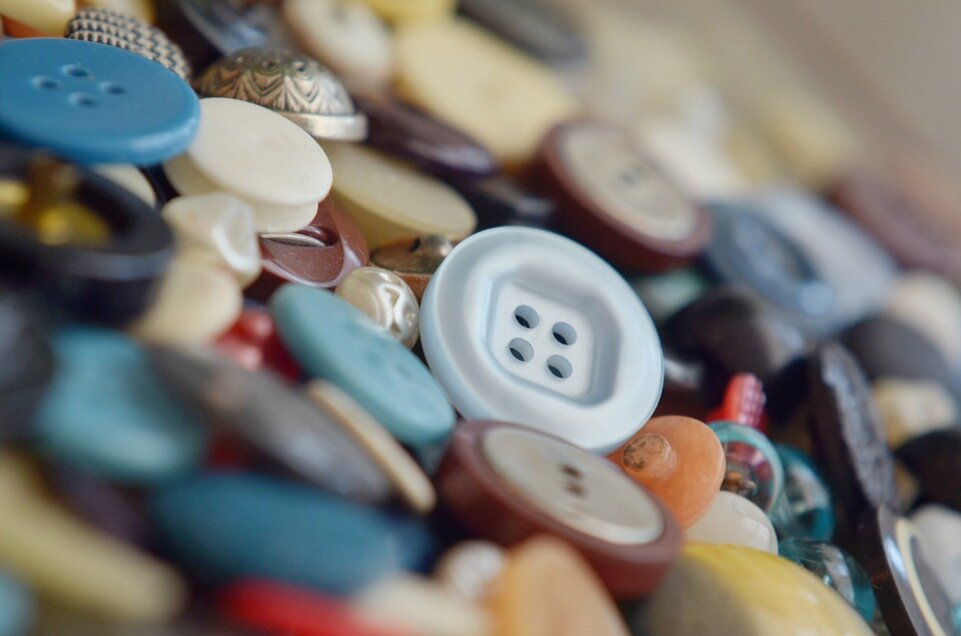 пуговица с 4-мя дырками - к позитивным новостям