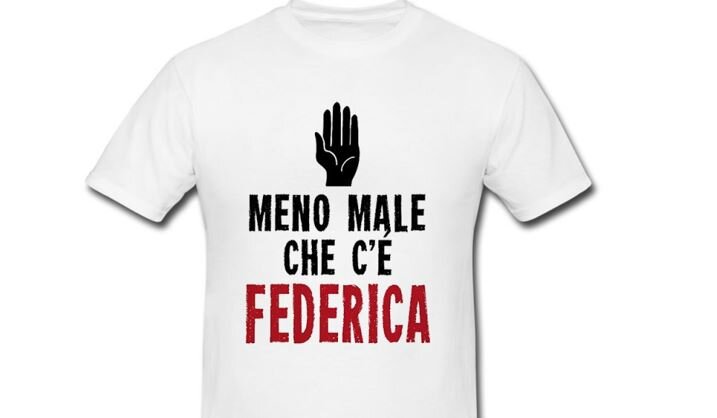 Футболки с такими надписями холостяки дарят друг другу на дни рождения. Перевод: "Хорошо что хотя бы есть Федерика"