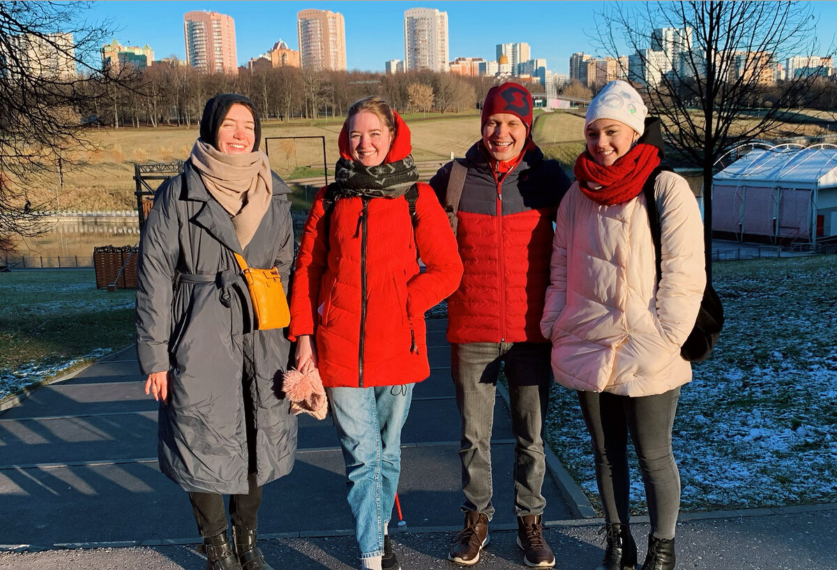 Я с девушками из моей команды 