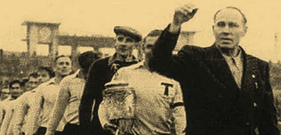 Константин Квашнин (крайний справа) во главе московского Торпедо.