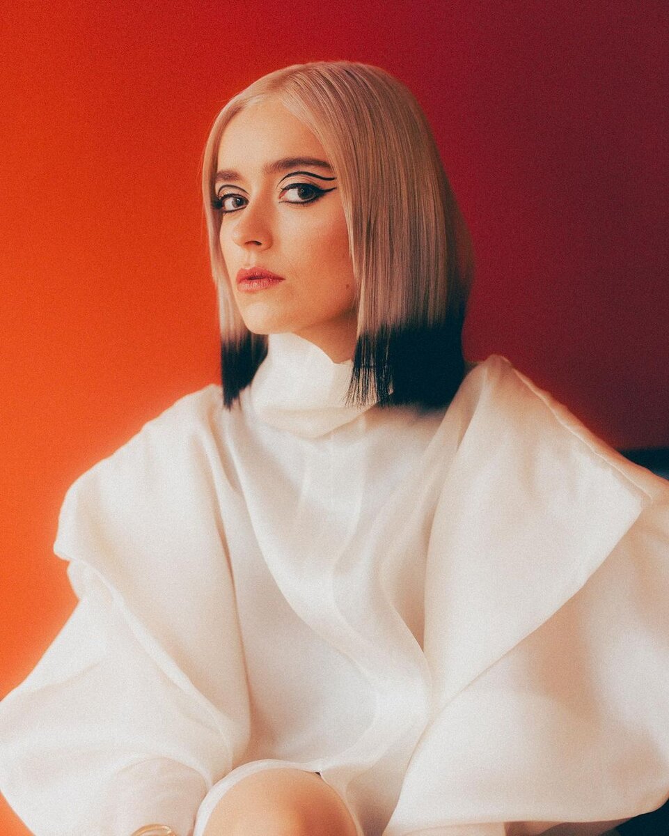 https://www.instagram.com/iamelsiebay/
