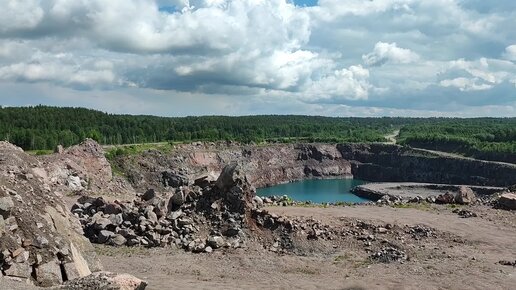 Гранитный карьер с изумрудной водой Ленинградская область