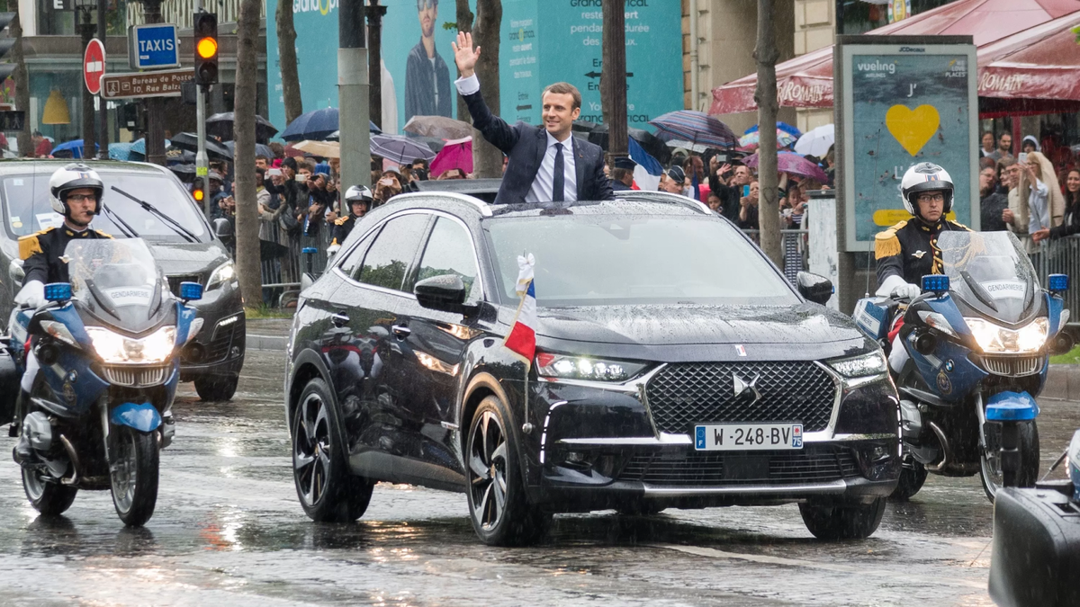 Первая версия президентской машины Presidentiel отличается сдвигающейся матерчатой крышей 