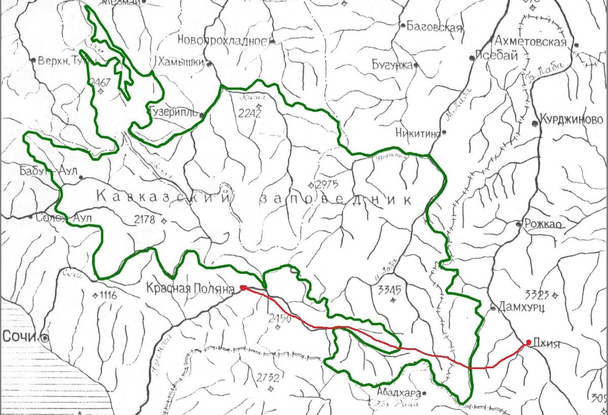 Зелёным выделена граница Кавказского заповедника, красным - предполагаемая дорога из   посёлка Пхия к Красной Поляне