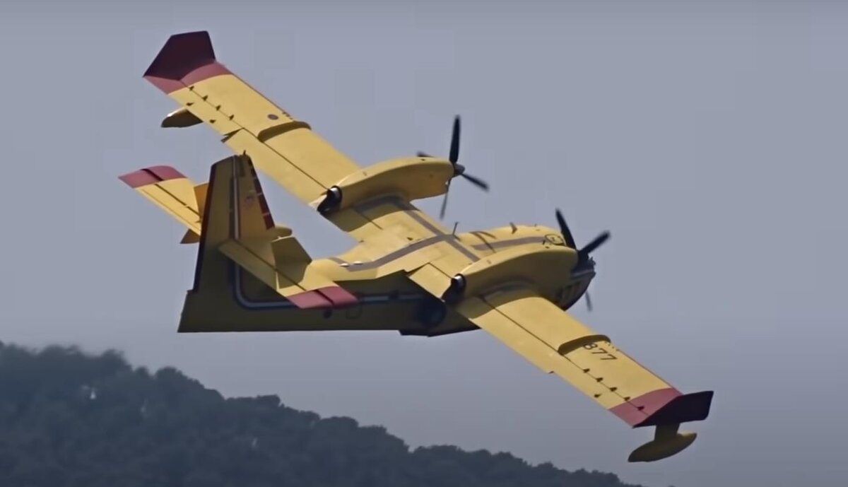 CL-415 Super Scooper