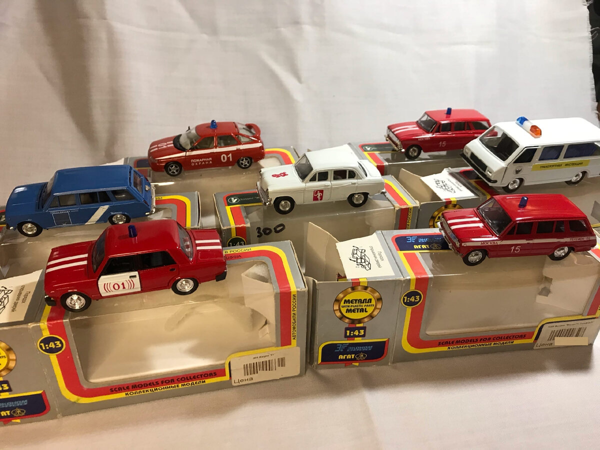 Вы, наверное, помните, что прошлым летом мне удалось приобрести некоторое (по моим меркам - внушительное) количество интересных машинок от "Агат".