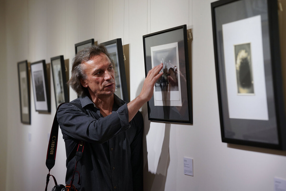 Куратор выставок, директор Института Фотографии Василий Прудников