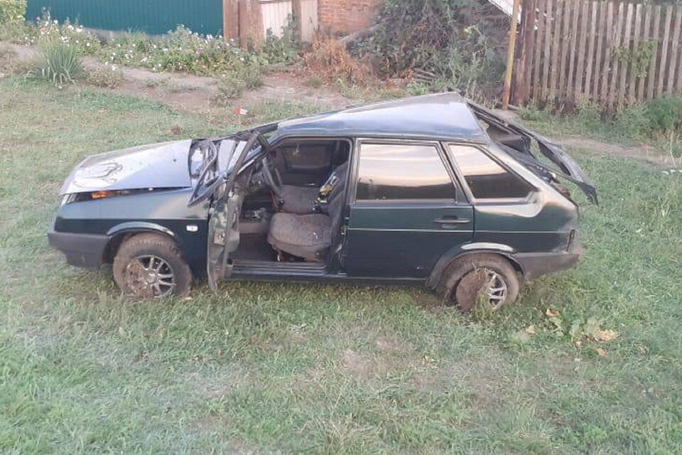     Перевернулся автомобиль с тремя подростками, один пострадал. Фото: ГИБДД по РО.