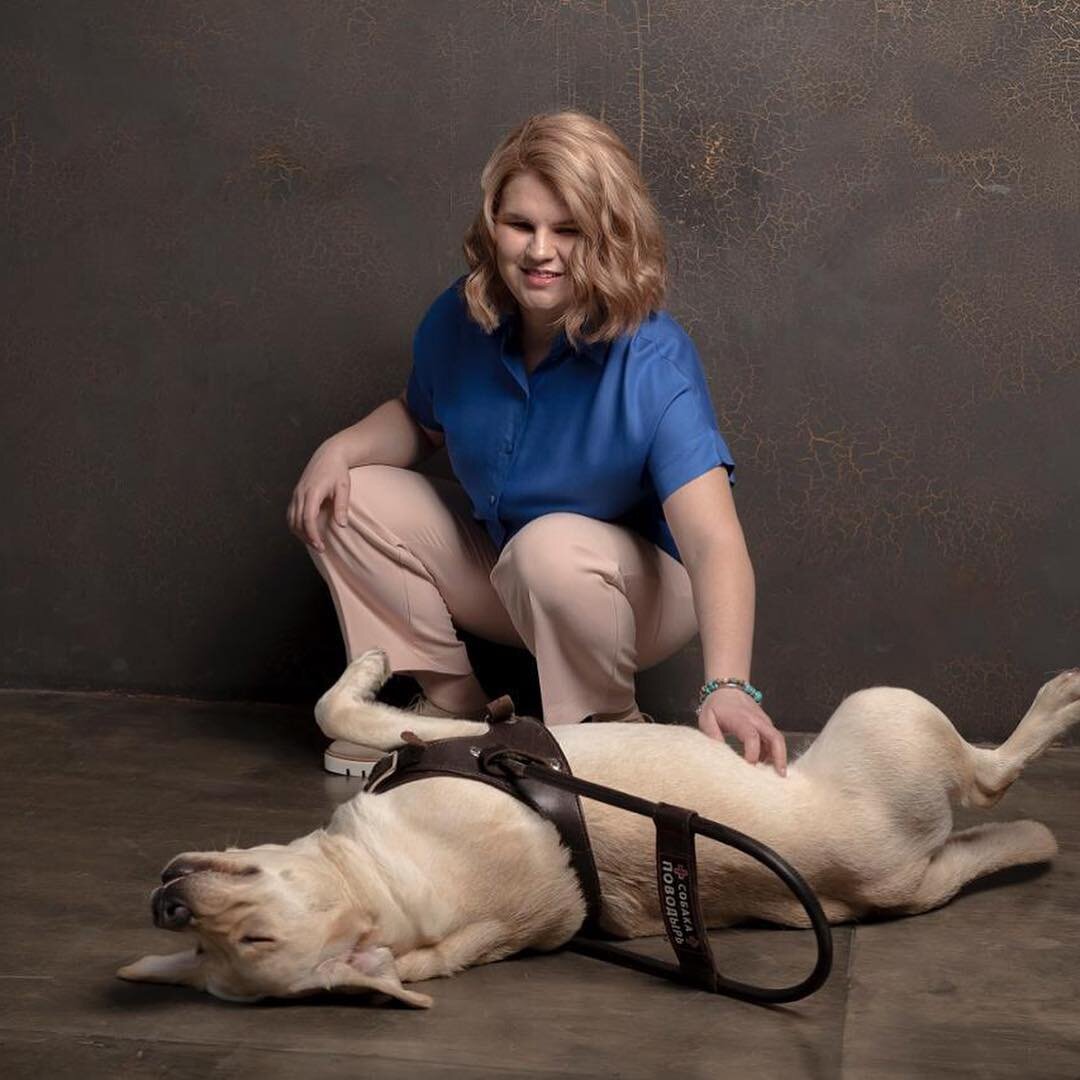 Лабрадор Валнериз Файер Флай со своей хозяйкой