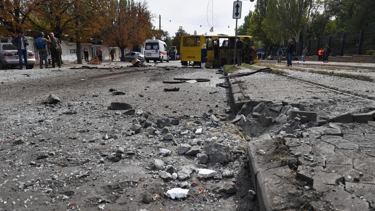    Последствия обстрела со стороны ВСУ в Ворошиловском районе Донецка© РИА Новости