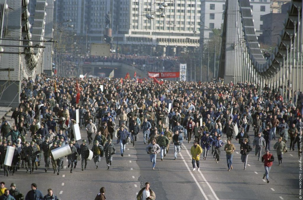 События в москве. События сентября - октября 1993 года в Москве. Октябрьский путч 1993. События 3-4 октября 1993 года в Москве. Путч 1993 Останкино.