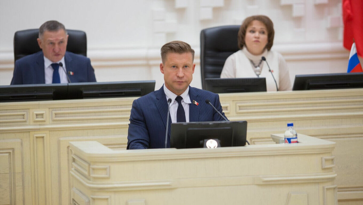     Бюджет Удмуртии на 2023 год будет социально ориентированным, но могут возникнуть сложности с поступлением налоговых доходов. Проект бюджета рассмотрели на сессии 29 ноября депутаты Госсовета региона.