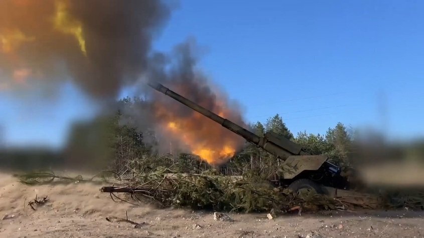 Стреляющее орудие со стороны правительственных сил в САО