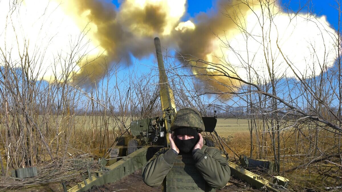    Боевая стрельба по целям ВСУ из самоходной артиллерийской установки "Гиацинт" Вооруженных сил России© РИА Новости / Александр Гальперин