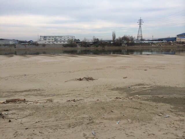 Дно Кубани, вода ушла. Фото автора 