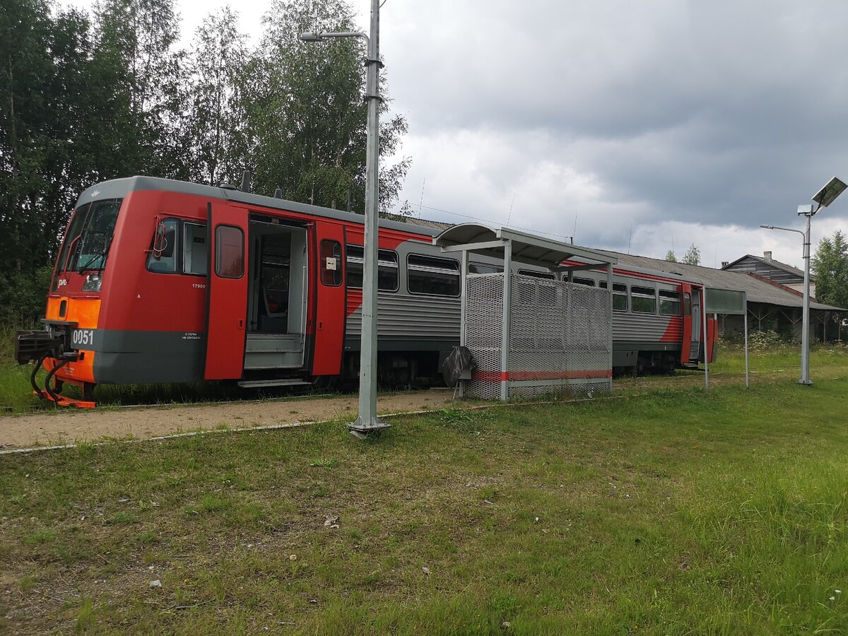 Электричка стройка. ЭПГ электропоезд. ЭПГ. Автомотриса ÖBB 5047 «jenci». Железнодорожный переезд в Смоленской области.