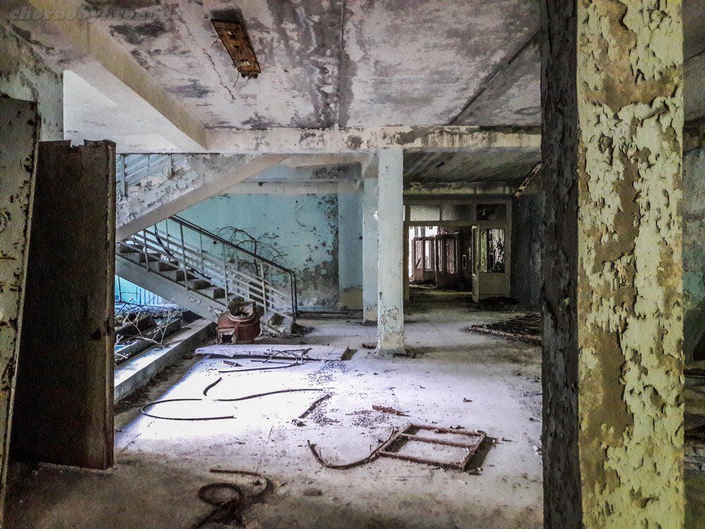 Заброшенная поликлиника в Припяти, Чернобыльская зона - заглянем в пустые кабинеты