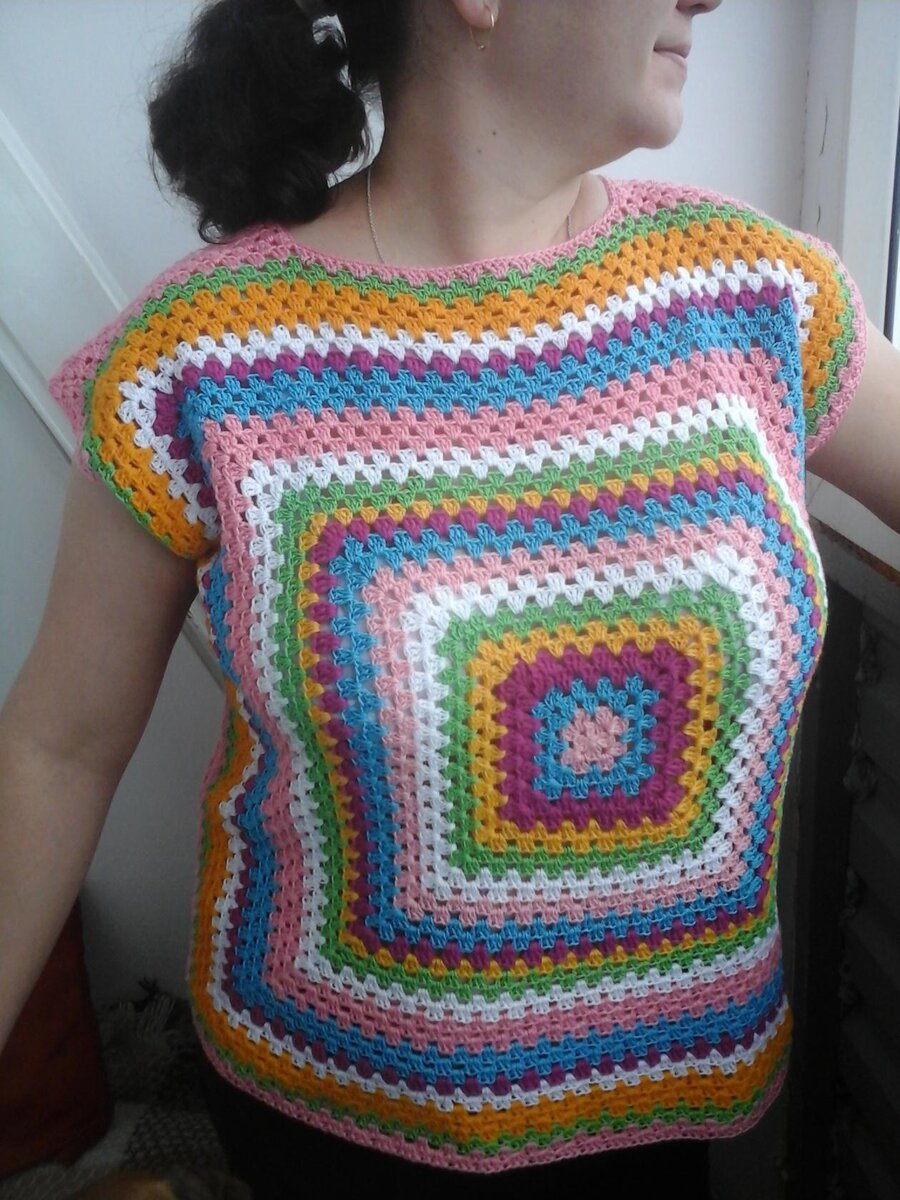 Топ из остатков пряжи.